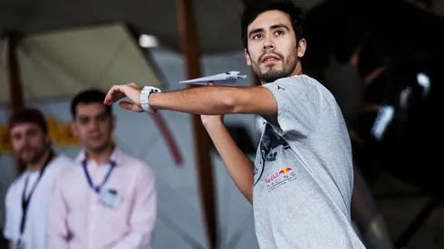 Chile busca a sus representantes para la final del mundial de avioncitos de papel en Austria.