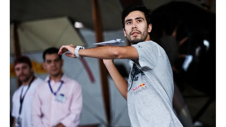 Chile busca a sus representantes para la final del mundial de avioncitos de papel en Austria.