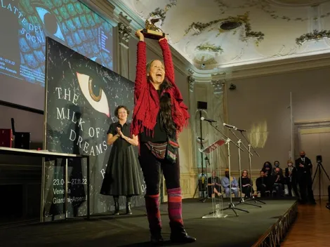 El importante premio que recibió Cecilia Vicuña en la Bienal de Venecia