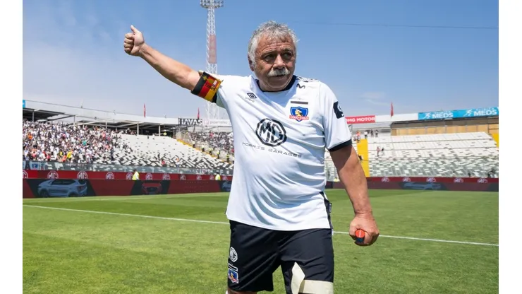 Carlos Caszely camino a tener su estatua en el Monumental.