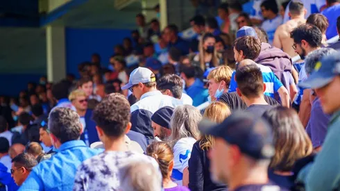 El estadio San Carlos de Apoquindo fue escenario de violentos incidentes al término del partido entre Universidad Católica y Colo Colo