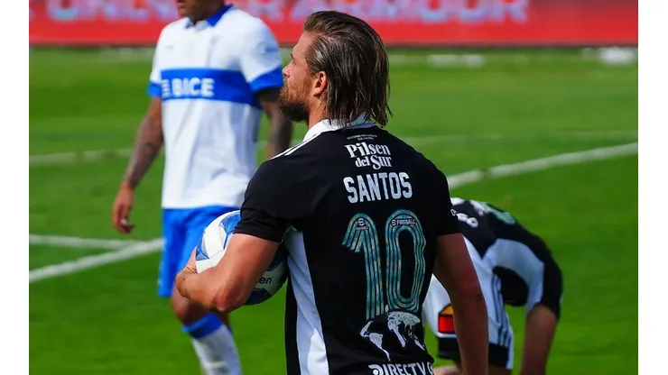 Christian Santos llegó a mediados de 2021 a Colo Colo y sólo suma un gol.
