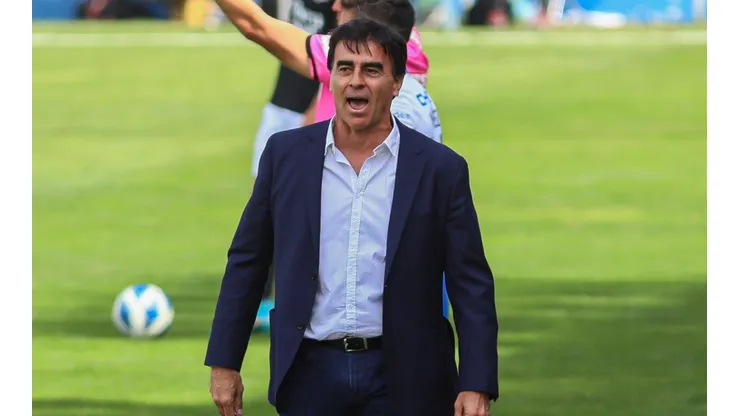 Gustavo Quinteros fue expulsado y, cuando llegó al camarín del cuerpo técnico de Colo Colo, dio cuenta que habían robado.