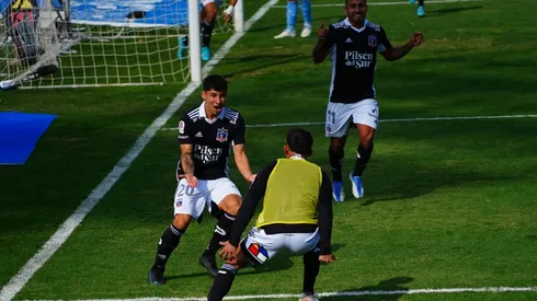 Oroz celebra el gol de Colo Colo
