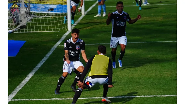 Oroz celebra el gol de Colo Colo