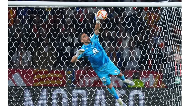 Bravo atajando en la final de la Copa del Rey