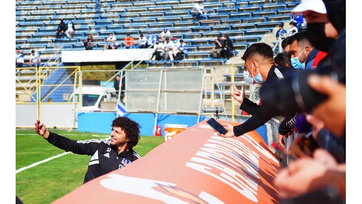 Falcón se tomó fotos con hinchas de la UC