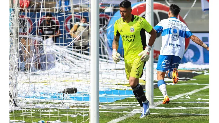 El iquiqueño se vio afectado por un fuerte estruendo que de una bomba de ruido que cayó desde la hinchada de la UC.