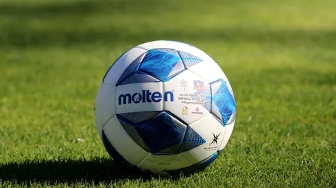 El balón oficial del Campeonato Nacional ya debutó en la Supercopa de Chile entre Universidad Católica y Colo Colo. Hoy, se repite el plato en San Carlos de Apoquindo.
