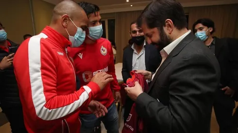 El presidente Gabriel Boric estuvo acompañado por Humberto Suazo y Matías Fernández