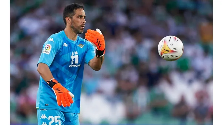 Claudio Bravo quiere hacer historia en la cancha con el Betis en la Copa del Rey