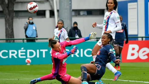 Tiane Endler enfrentará a su excompañeras por la Champions League.