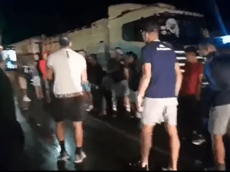 Paraguayos chistosos patean penales para pasar por camino cortado