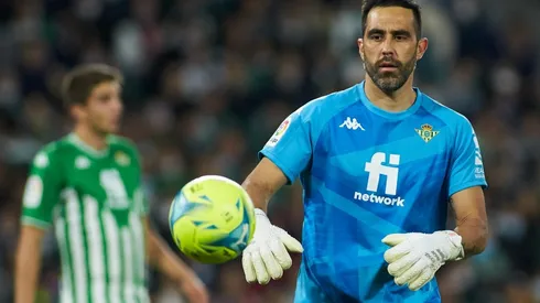 Claudio Bravo espera hasta último minuto para saber si estará en la final de la Copa del Rey