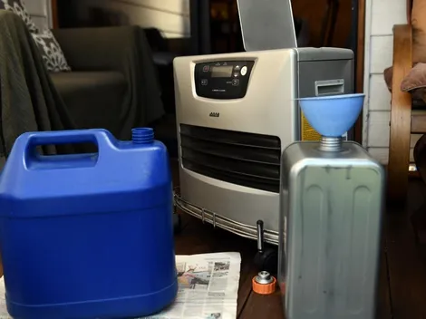 Ministro de Energía anuncia proyectos para disminuir precio del gas y la parafina