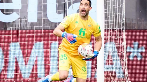 Claudio Bravo luce como titular de Betis en la Copa del Rey.
