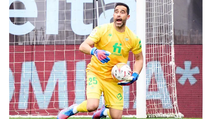 Claudio Bravo luce como titular de Betis en la Copa del Rey.