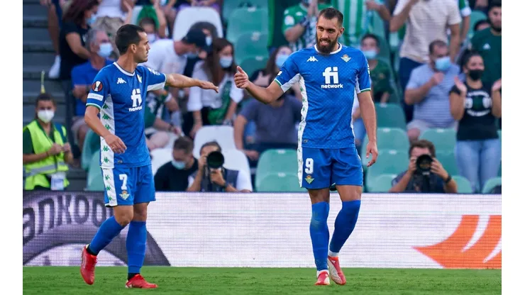 Juanmi y Borja Iglesias son las carta de gol del Betis.