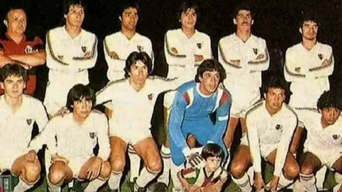 Marco Opazo, arriba a la derecha, y Víctor Hugo Castañeda, agachado, el quinto de izquierda a derecha, compartieron grandes años en Palestino