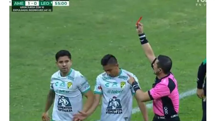 Víctor Dávila se fue expulsado en el León