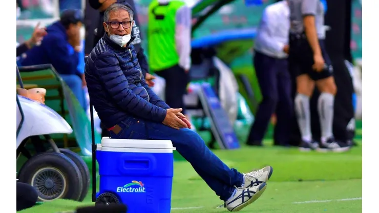 Holan renunció a León e ilusiona a Chile