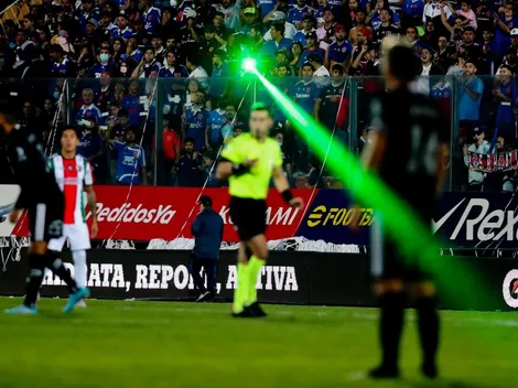 Denuncian a hinchas de la U por el uso de láser