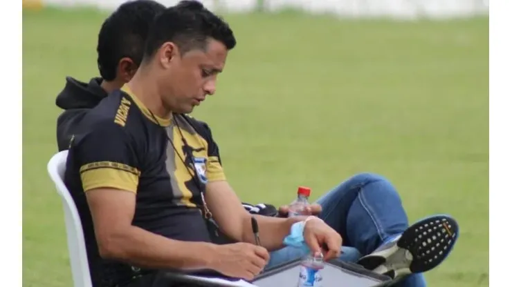 Giovanni Hernández dirige al Atlético FC de la Primera B de Colombia y vio cosas raras en su equipo