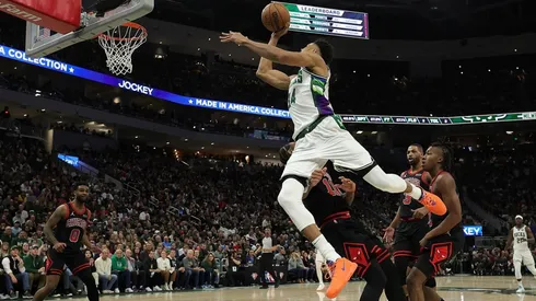 Giannis juega hoy por los Playoffs de la NBA