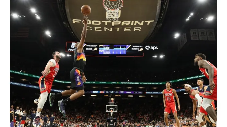 Los Phoenix Suns iniciaron los playoffs con un triunfo ante los New Orleans Pelicans.