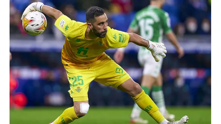 Claudio Bravo buscará entrar en la historia del Betis en la Copa del Rey