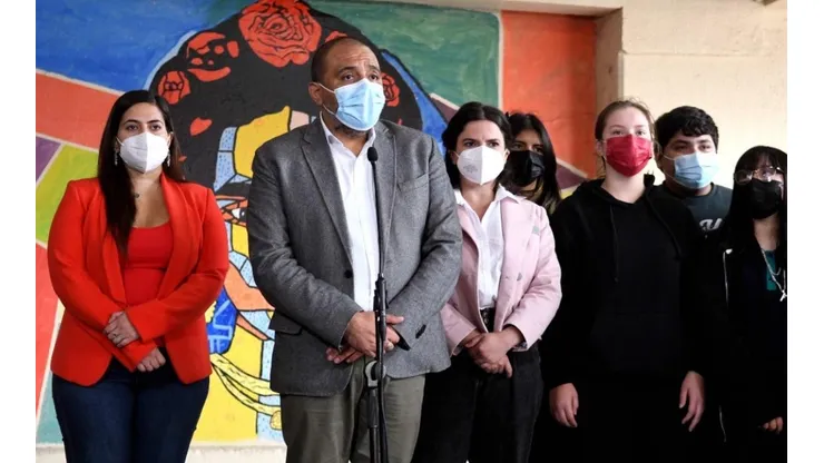 El ministro de Educación, Marco Antonio Ávila, y la ministra de la Mujer, Antonia Orellana,
