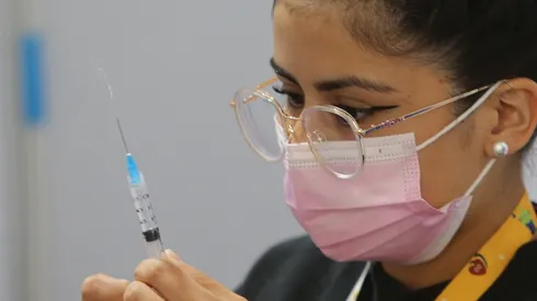 ¿Quiénes deben vacunarse esta semana con la Cuarta Dosis?