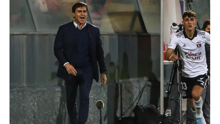 Rodrigo Herrera le tira las orejas a Gustavo Quinteros.
