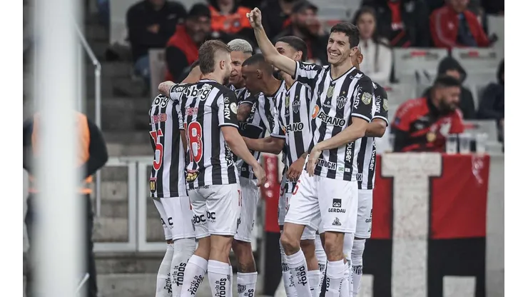 Mineiro derrotó al Paranaense con golazo de Zaracho