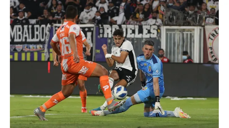 Colo Colo recuperó el liderato al vencer a Cobresal en el Monumental