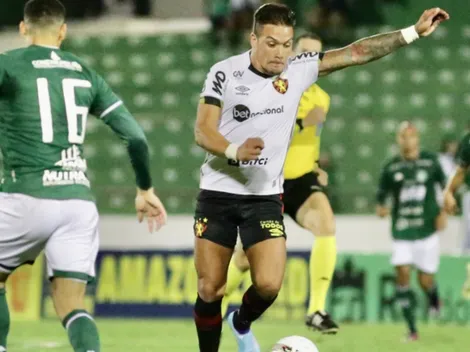 ¿Robo? No le cobran un penalazo a Parraguez en Brasil