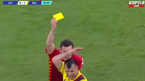 Gary Medel vio dos amarillas consecutivas y terminó afuera.