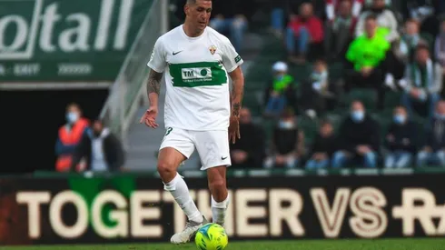 El defensor chileno jugó los 90 minutos en la goleada del Elche sobre Mallorca.