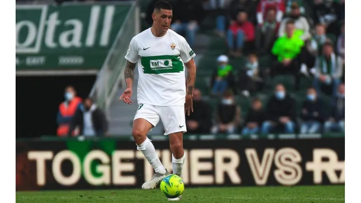 El defensor chileno jugó los 90 minutos en la goleada del Elche sobre Mallorca.