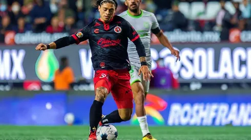 Joaquín Montecinos enfrenta esta noche al América en México.