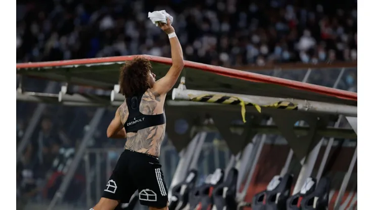 Falcón prometió regalarle otra camiseta a un pequeño