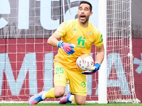 Bravo mantiene titularidad en Betis para enfrentar a su exequipo