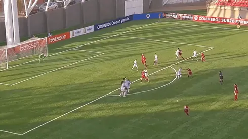 Bárbara Olivieri marcó dos tremendos golazos de tiro libre.