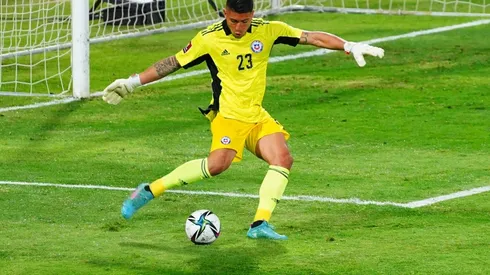 Pinilla y puras flores para Brayan Cortés en Colo Colo y la Roja.