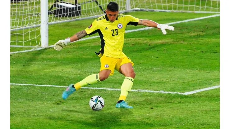 Pinilla y puras flores para Brayan Cortés en Colo Colo y la Roja.