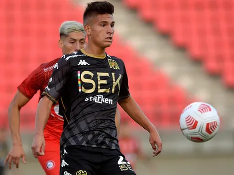 Duro castigo a Benja Galdames por sus "besitos" a Colo Colo