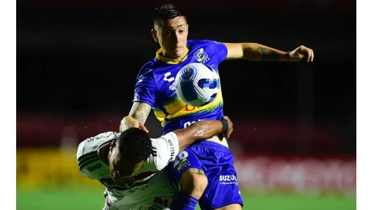 Everton luchó hasta el final para traer puntos desde Brasil.