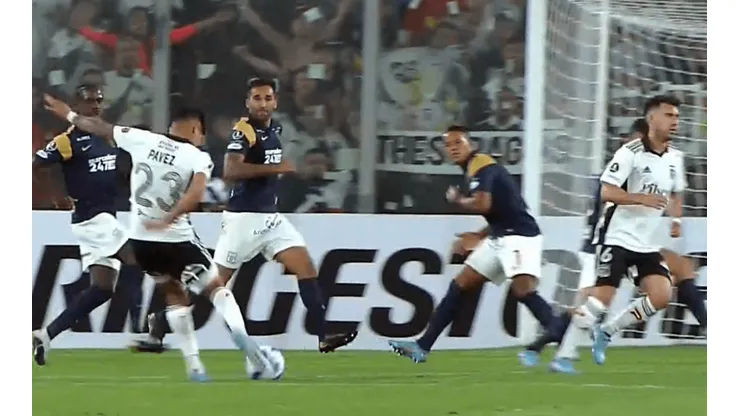 El golazo de Esteban Pavez para el 2-0 parcial de Colo Colo contra Alianza Lima.