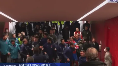 Tremenda pelea vía a los camarines del Wanda Metropolitano.