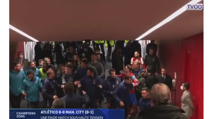 Tremenda pelea vía a los camarines del Wanda Metropolitano.